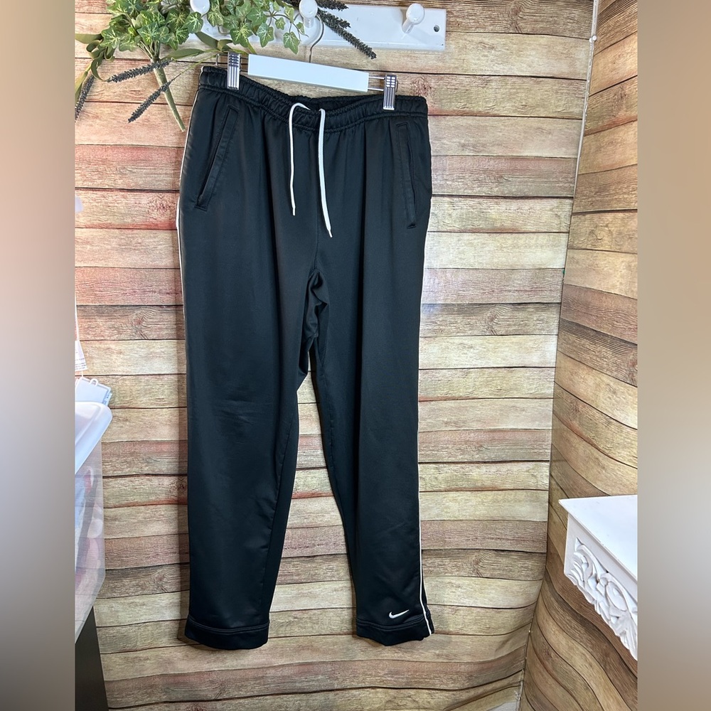 NIKE Women’s Black Tracksuit Pant Size Medium (8-10)